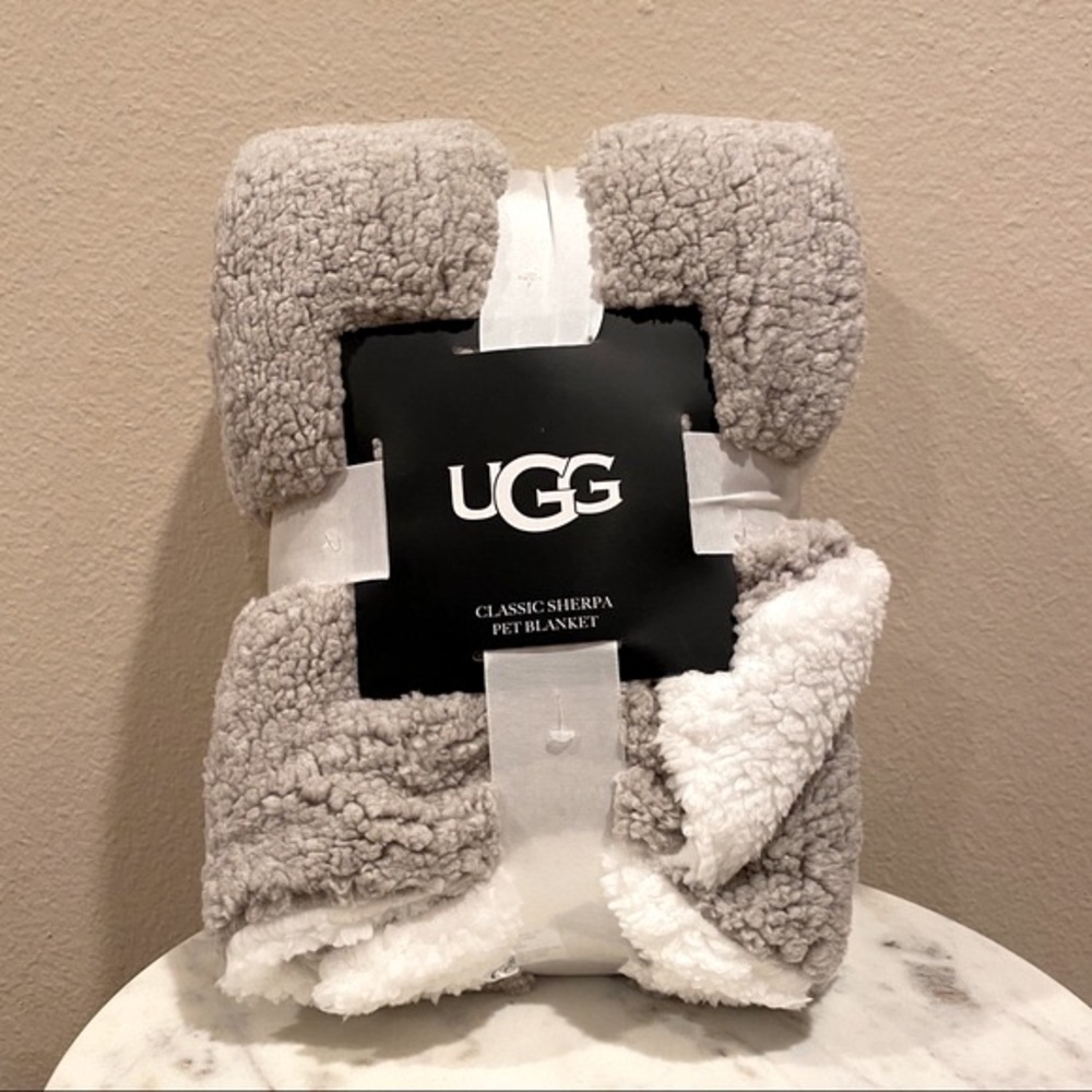 UGG Sherpa Pet Throw Blanket 40" x 50"